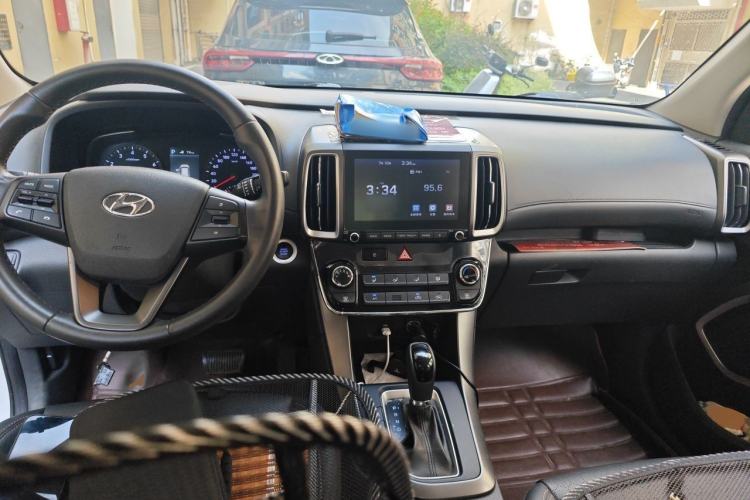 Used Hyundai ix35 2018 2.0L Automatic 2WD Zhiyong·Changxiang Edition Center Console