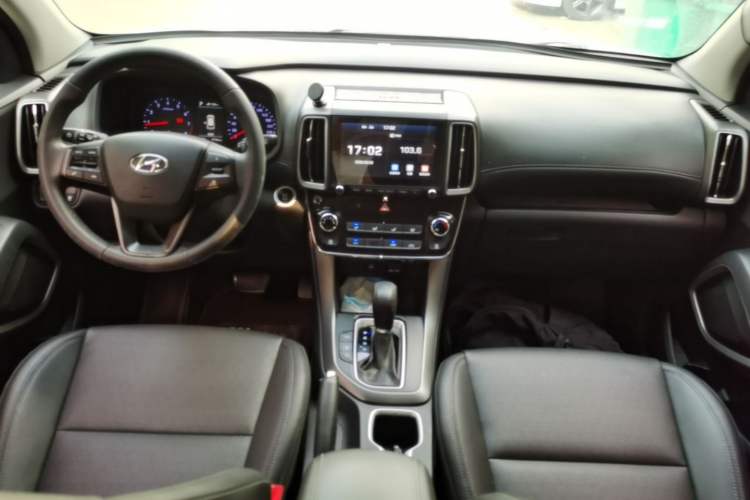 Used Hyundai ix35 2018 2.0L Automatic 2WD Zhiyong·Changxiang Edition Center Console
