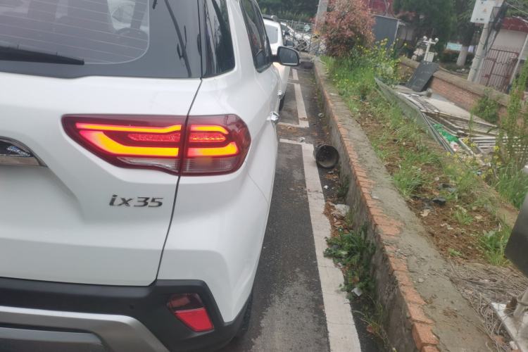 Used Hyundai ix35 2018 2.0L Automatic Two-Wheel Drive Zhiyong·Changlian Edition Exterior 3
