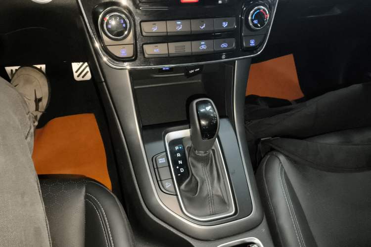 Used Hyundai ix35 2018 2.0L Automatic 2WD Zhiyong·Changxiang Edition Gear Lever