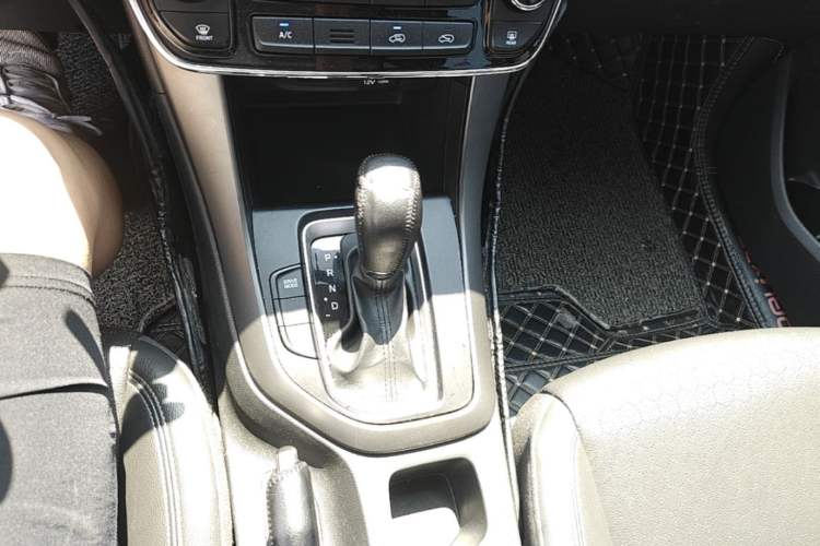 Used Hyundai ix35 2018 2.0L Automatic 2WD Zhiyong·Changxiang Edition Gear Lever