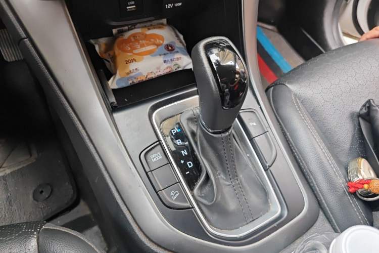 Used Hyundai ix35 2018 2.0L Automatic Two-Wheel Drive Zhiyong·Changlian Edition Gear Lever