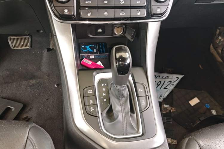 Used Hyundai ix35 2018 2.0L Automatic 4x4 Zhiyong – Flagship Edition Gear Lever