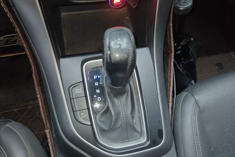 Used Hyundai ix35 2018 2.0L Automatic 2WD Zhiyong·Changxiang Edition Gear Lever