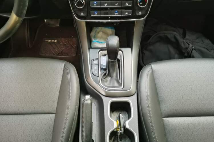 Used Hyundai ix35 2018 2.0L Automatic 2WD Zhiyong·Changxiang Edition Gear Lever