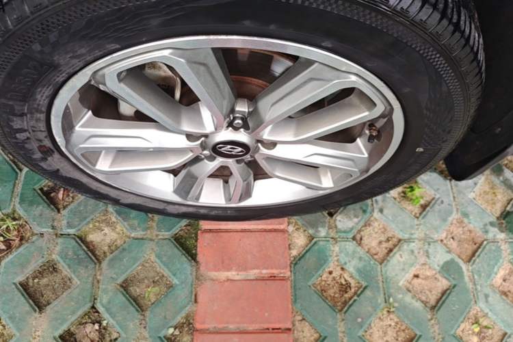 Used Hyundai ix35 2018 2.0L Automatic 4x4 Zhiyong – Flagship Edition Left Front Wheel Hub
