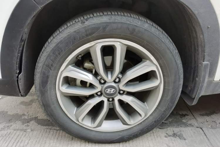 Used Hyundai ix35 2018 2.0L Automatic 2WD Zhiyong·Changxiang Edition Left Front Wheel Hub