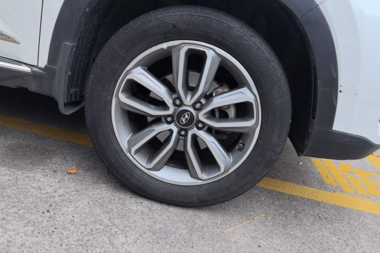 Used Hyundai ix35 2018 2.0L Automatic 2WD Zhiyong·Changxiang Edition Right Front Wheel Hub