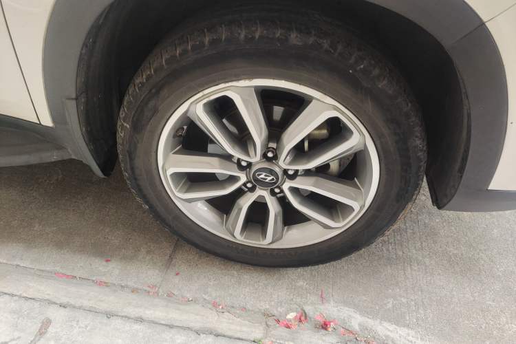 Used Hyundai ix35 2018 2.0L Automatic 2WD Zhiyong·Changxiang Edition Right Front Wheel Hub