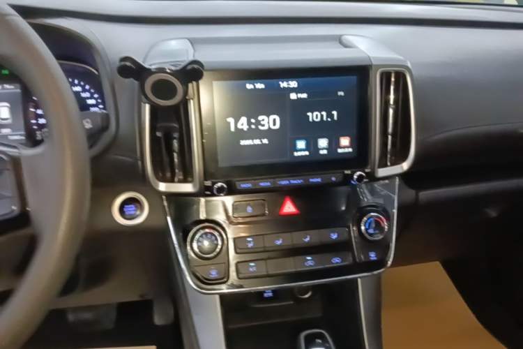 Used Hyundai ix35 2019 2.0L Automatic 2WD Zhiyong·Changxiang Edition China VI Standard Audio And AC Panel