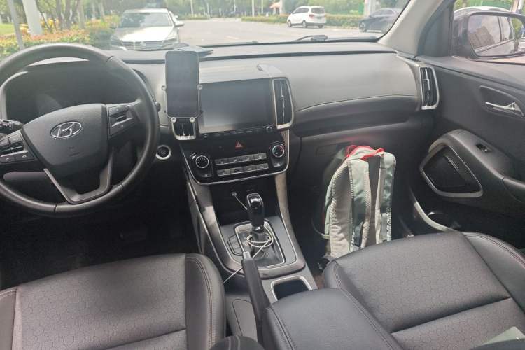Used Hyundai ix35 2019 2.0L Automatic 2WD Zhiyong·Changxiang Edition China VI Standard Center Console