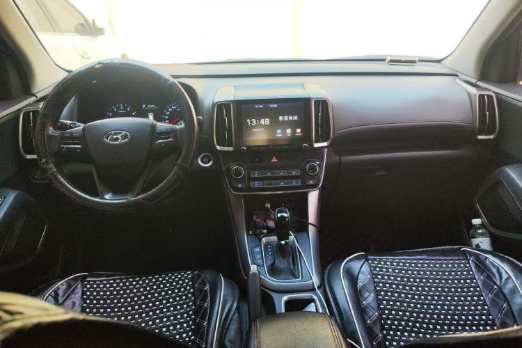 Used Hyundai ix35 2019 2.0L Automatic 2WD Zhiyong·Changxiang Edition China V Standard Center Console