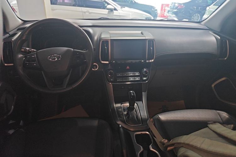 Used Hyundai ix35 2019 2.0L Automatic 2WD Zhiyong·Changxiang Edition China V Standard Center Console