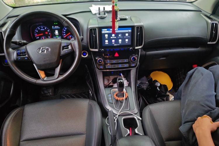 Used Hyundai ix35 2019 2.0L Automatic 2WD Zhiyong·Changxiang Edition China VI Standard Center Console