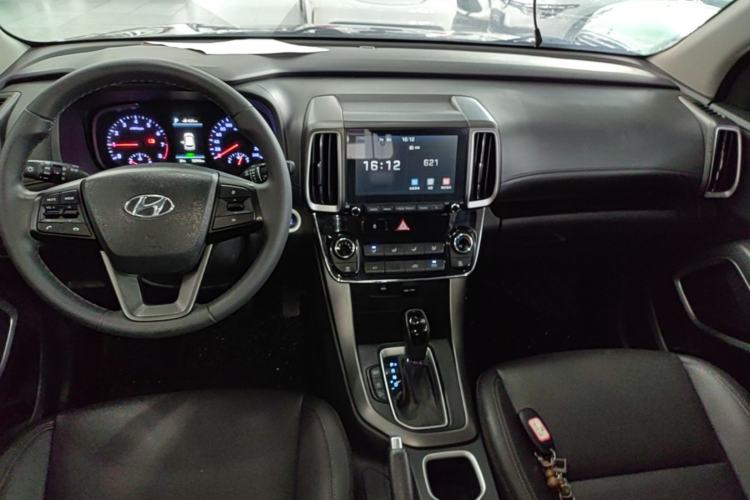 Used Hyundai ix35 2019 2.0L Automatic 2WD Zhiyong·Changxiang Edition China VI Standard Center Console