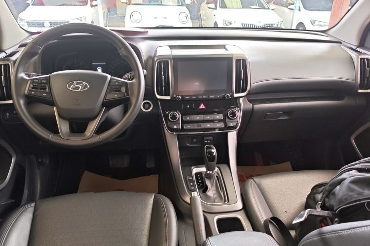 Used Hyundai ix35 2019 2.0L Automatic 2WD Zhiyong·Changxiang Edition China VI Standard Center Console