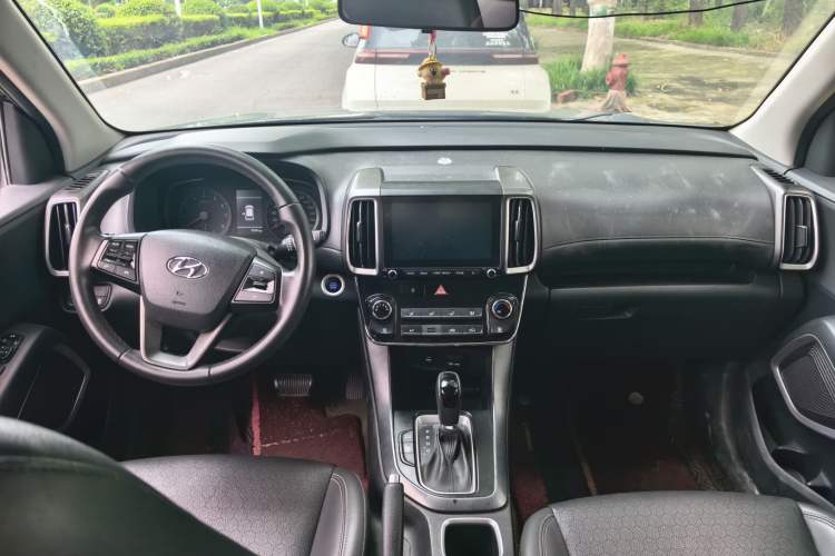Used Hyundai ix35 2019 2.0L Automatic 2WD Zhiyong·Changxiang Edition China VI Standard Center Console