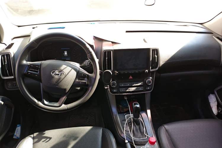 Used Hyundai ix35 2019 2.0L Automatic 2WD Zhiyong·Changxiang Edition China VI Standard Center Console