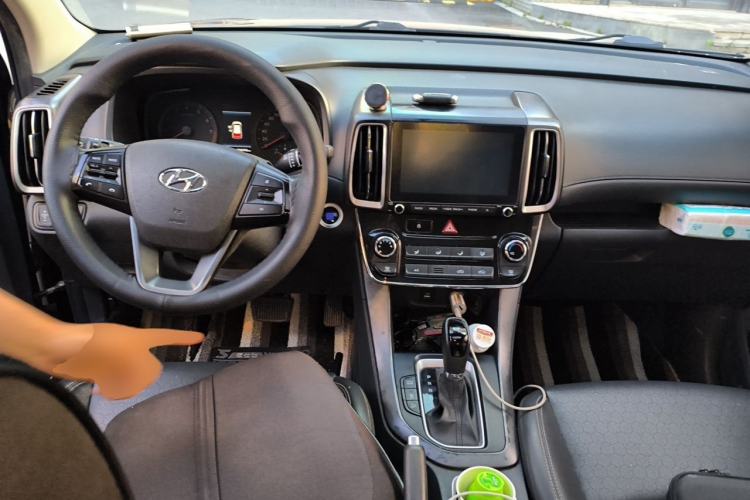 Used Hyundai ix35 2019 2.0L Automatic 2WD Zhiyong·Changxiang Edition China VI Standard Center Console