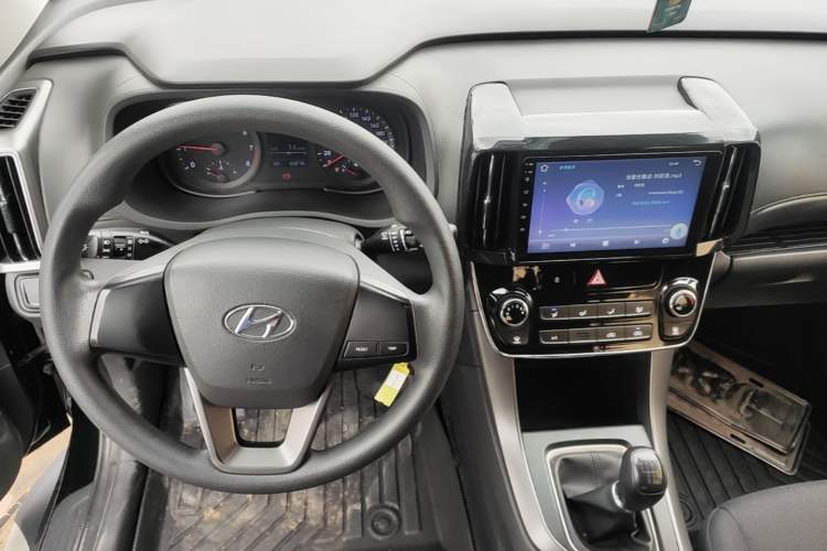 Used Hyundai ix35 2019 2.0L Manual 2WD Zhiyong·Changzhi Edition China V Standard Center Console