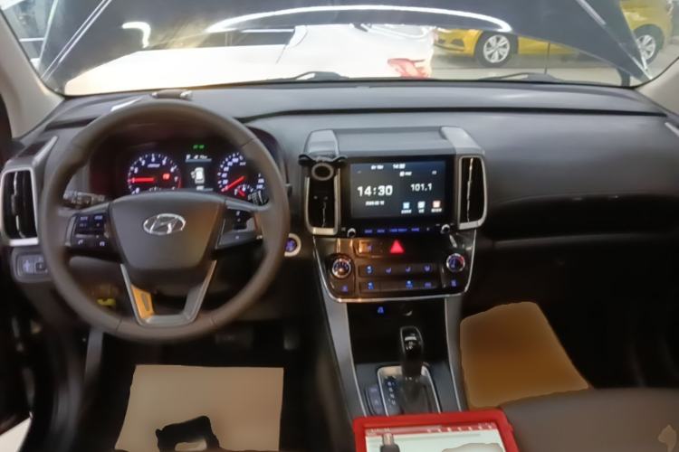 Used Hyundai ix35 2019 2.0L Automatic 2WD Zhiyong·Changxiang Edition China VI Standard Center Console