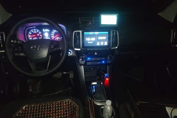 Used Hyundai ix35 2019 2.0L Automatic 2WD Zhiyong·Changxiang Edition China V Standard Center Console