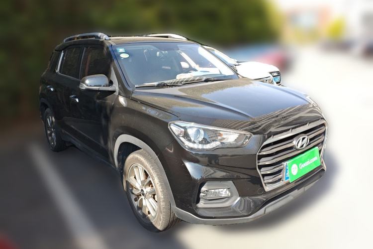 Used Hyundai ix35 2019 2.0L Automatic 2WD Zhiyong·Changxiang Edition China VI Standard Front Right 45 Deg