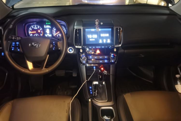 Used Hyundai ix35 2019 2.0L Automatic 2WD Zhiyong·Changxiang Edition China V Standard Center Console