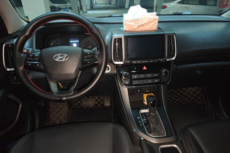 Used Hyundai ix35 2019 2.0L Automatic 2WD Zhiyong·Changxiang Edition China VI Standard Center Console