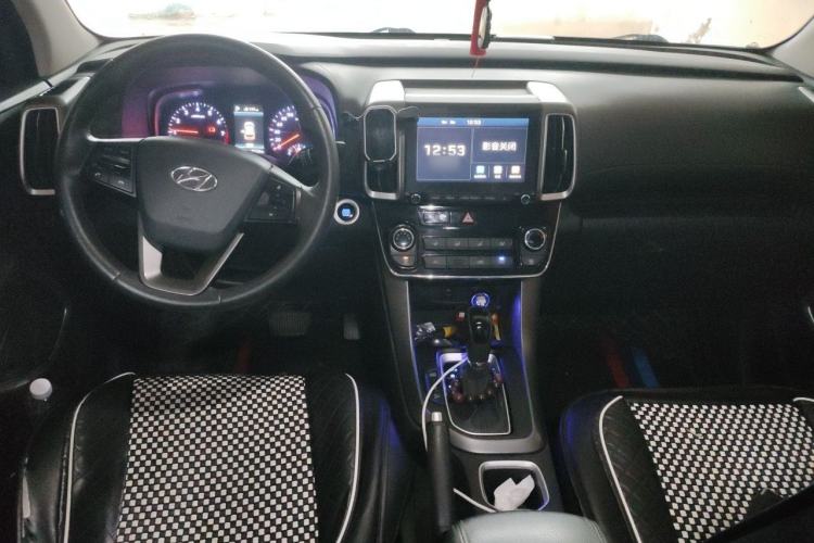 Used Hyundai ix35 2019 2.0L Automatic 2WD Zhiyong·Changxiang Edition China VI Standard Center Console