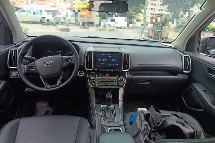 Used Hyundai ix35 2019 2.0L Automatic 2WD Zhiyong·Changxiang Edition China VI Standard Center Console