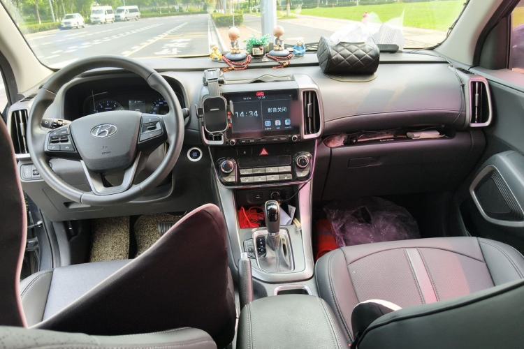 Used Hyundai ix35 2019 2.0L Automatic 2WD Zhiyong·Changxiang Edition China V Standard Center Console