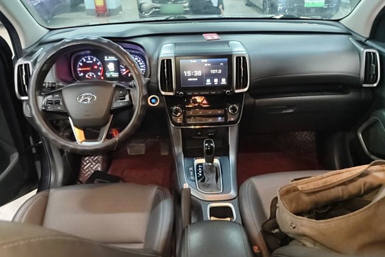 Used Hyundai ix35 2019 2.0L Automatic 2WD Zhiyong·Changxiang Edition China VI Standard Center Console