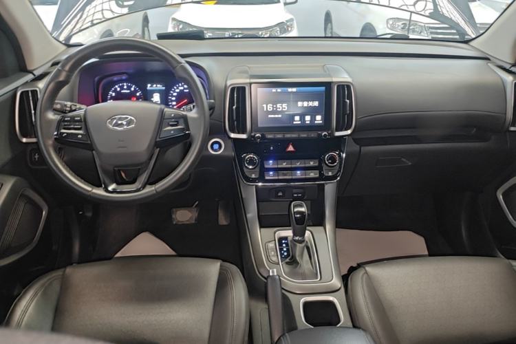 Used Hyundai ix35 2019 2.0L Automatic 2WD Zhiyong·Changxiang Edition China V Standard Center Console