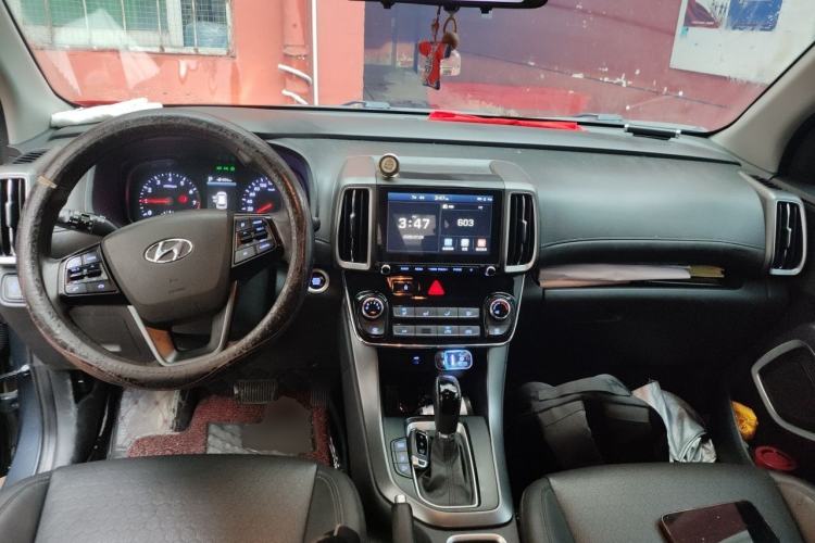 Used Hyundai ix35 2019 2.0L Automatic 2WD Zhiyong·Changxiang Edition China VI Standard Center Console