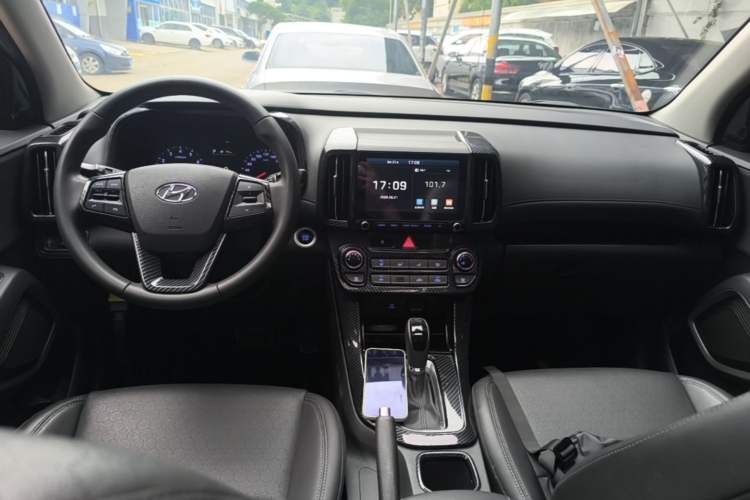 Used Hyundai ix35 2019 2.0L Automatic 2WD Zhiyong·Changxiang Edition China V Standard Center Console