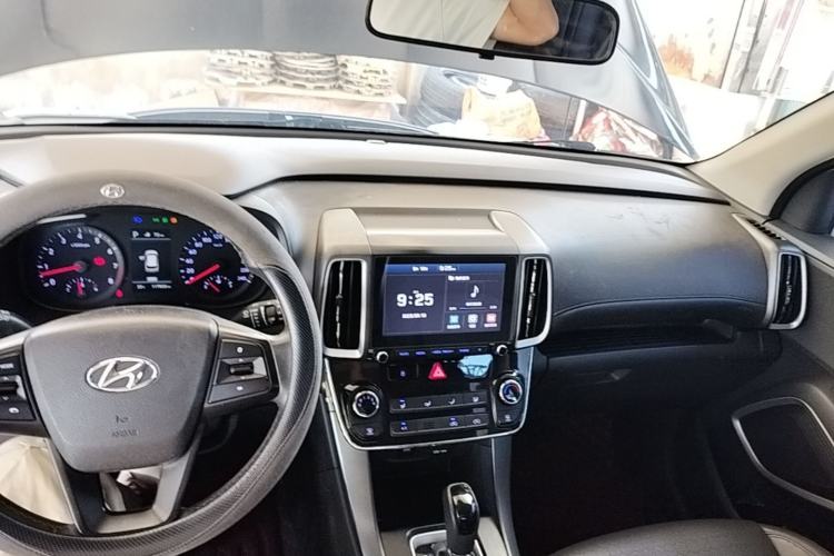 Used Hyundai ix35 2019 2.0L Automatic 2WD Zhiyong·Changxiang Edition China V Standard Center Console
