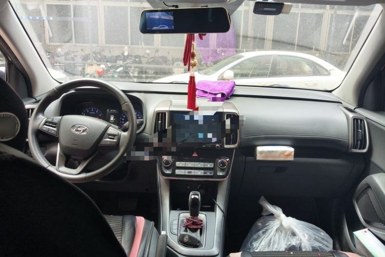 Used Hyundai ix35 2019 2.0L Automatic 2WD Zhiyong·Changxiang Edition China VI Standard Center Console