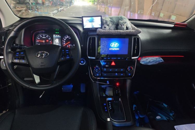 Used Hyundai ix35 2019 2.0L Automatic 2WD Zhiyong·Changxiang Edition China VI Standard Center Console