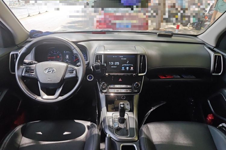 Used Hyundai ix35 2019 2.0L Automatic 2WD Zhiyong·Changxiang Edition China VI Standard Center Console