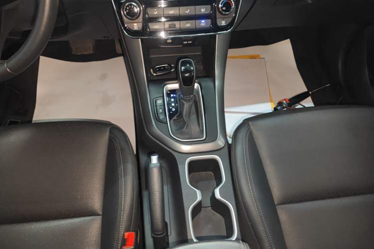Used Hyundai ix35 2019 2.0L Automatic 2WD Zhiyong·Changxiang Edition China V Standard Gear Lever