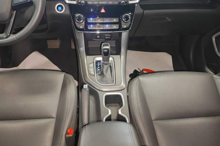 Used Hyundai ix35 2019 2.0L Automatic 2WD Zhiyong·Changxiang Edition China V Standard Gear Lever
