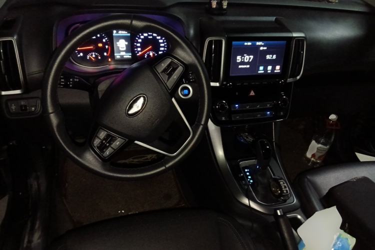Used Hyundai ix35 2019 2.0L Automatic 2WD Zhiyong·Changxiang Edition China V Standard Center Console