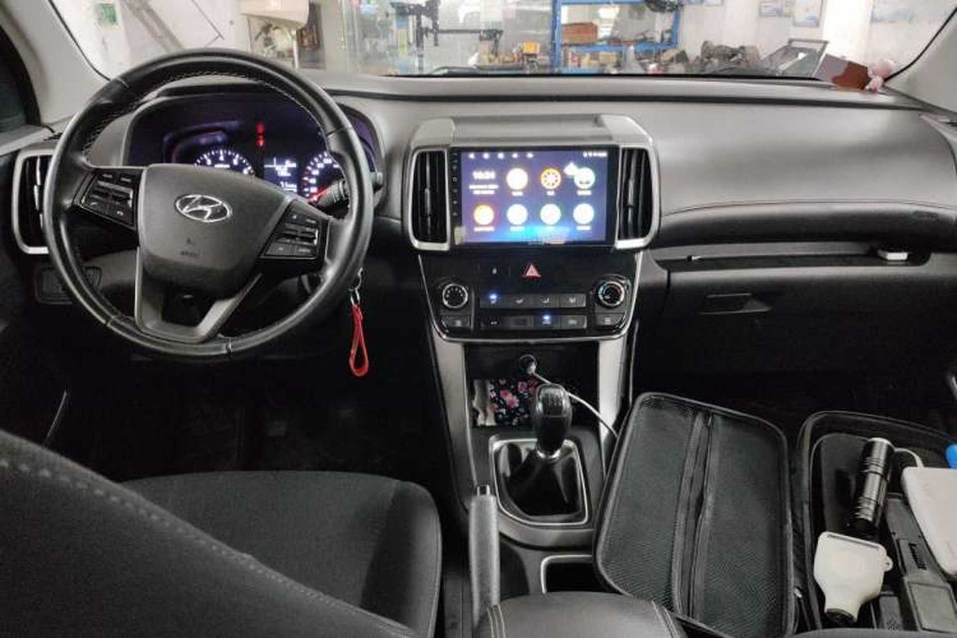 Used Hyundai ix35 2019 2.0L Manual 2WD Zhiyong·Changzhi Edition China VI Standard Center Console