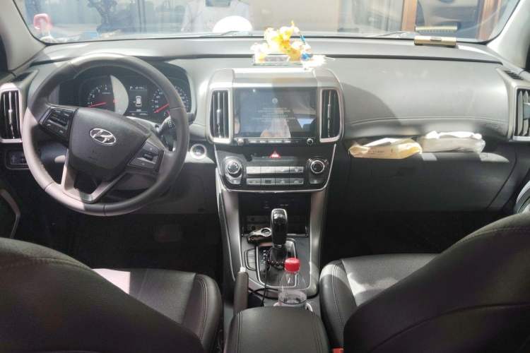 Used Hyundai ix35 2019 2.0L Automatic 2WD Zhiyong·Changlian Edition China V Standard Center Console