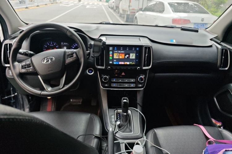Used Hyundai ix35 2019 2.0L Automatic 2WD Zhiyong·Changxiang Edition China VI Standard Center Console