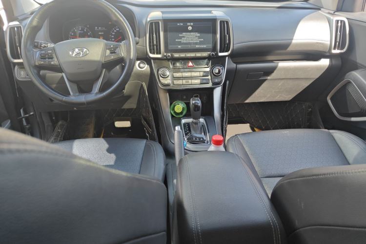 Used Hyundai ix35 2019 2.0L Automatic 2WD Zhiyong·Changxiang Edition China V Standard Center Console
