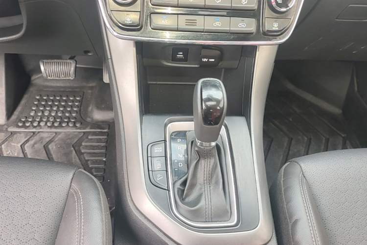 Used Hyundai ix35 2019 2.0L Automatic 2WD Zhiyong·Changxiang Edition China V Standard Gear Lever