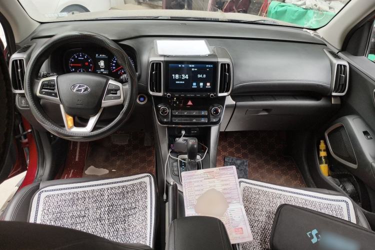 Used Hyundai ix35 2019 2.0L Automatic 2WD Zhiyong·Changxiang Edition China VI Standard Center Console