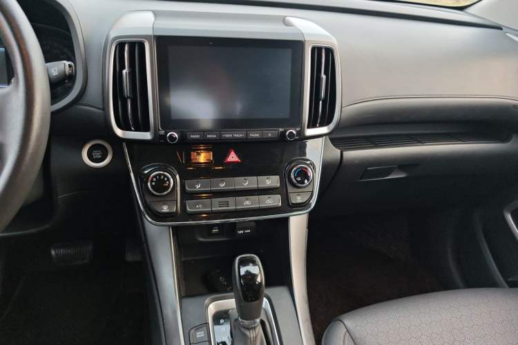 Used Hyundai ix35 2019 2.0L Automatic 2WD Zhiyong·Changxiang Edition China V Standard Audio And AC Panel